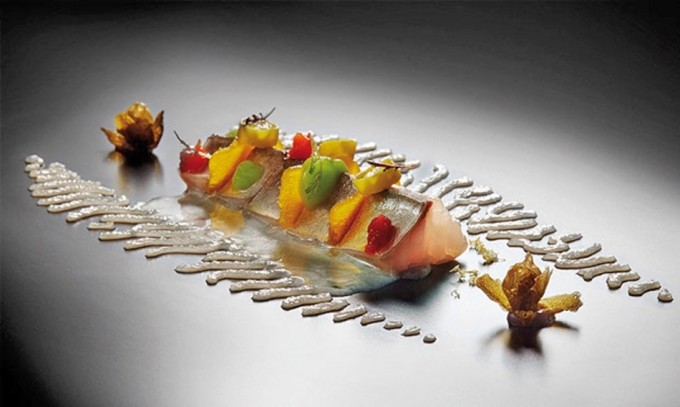 Caballa marinada con botarga y encurtidos de Joan Roca El Celler de Can Roca