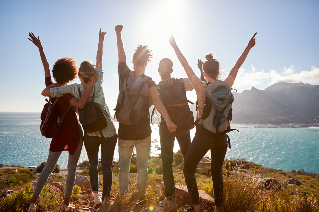 millennials viajeros jóvenes generación Z naturaleza