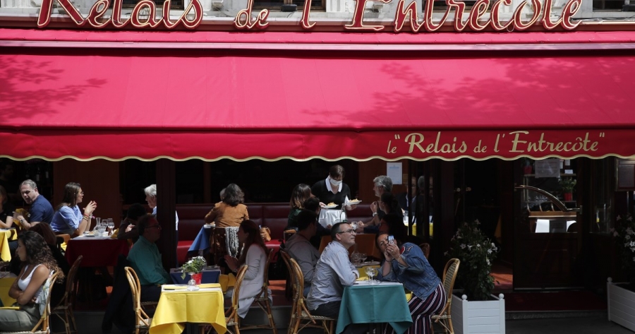 De París a Bangkok, restaurantes reciben comensales otra vez