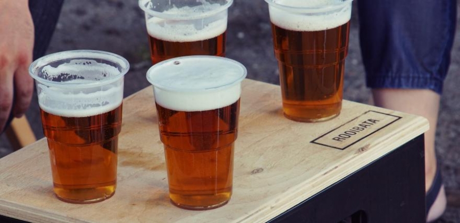 How are consumer drinking habits affecting restaurants, grocers?