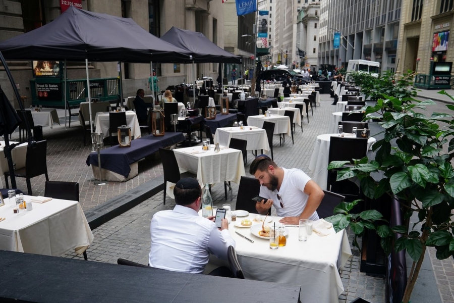 Reabrir bares y restaurantes: peligroso pero asumible con aforo de 30%